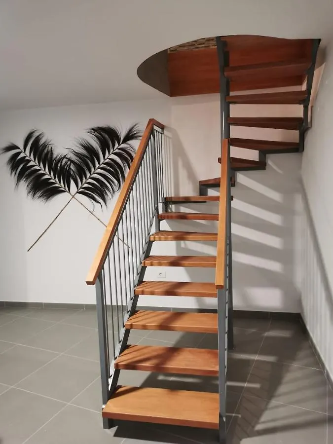 Amplio Duplex Apartment Tamaimo